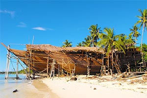 Phinis boat building in Bira